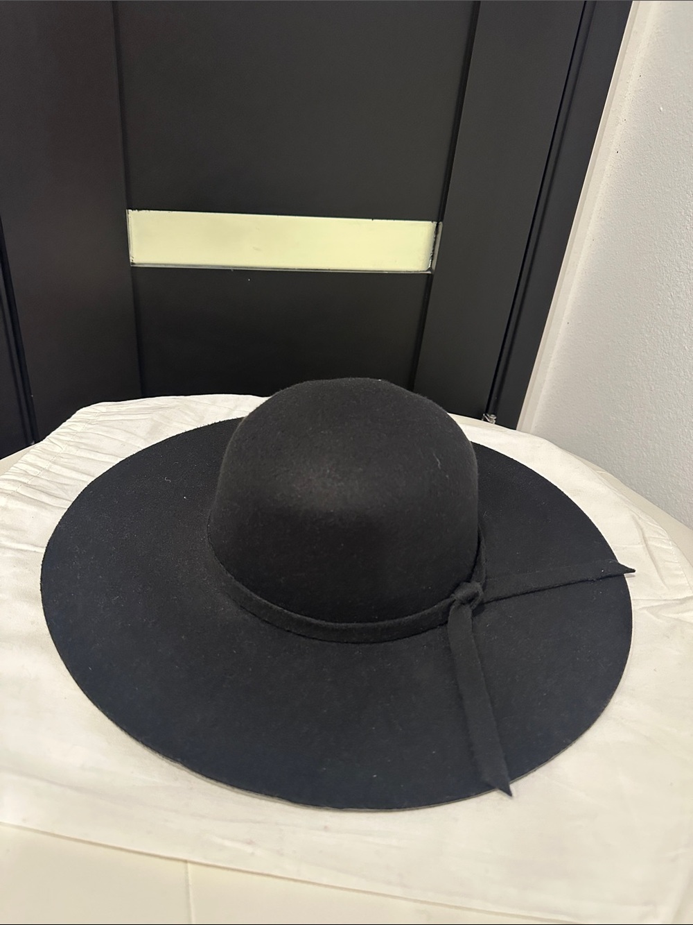 Classic Black Wide-Brim Felt Hat